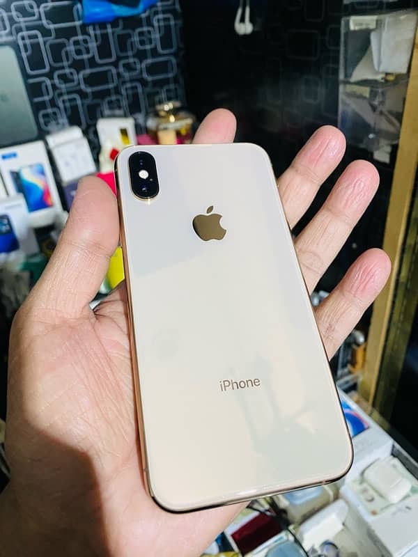 I phone xs GOLD 64GB (SCOM WORKING)  10/10 0