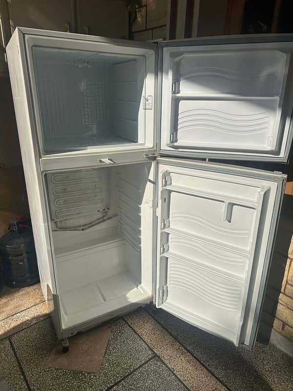 Dawlance Refrigerator in excellent condition 2