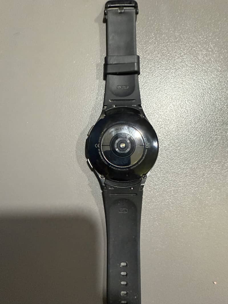 Samsung Watch 4 Classic (Original box + original charger) 1