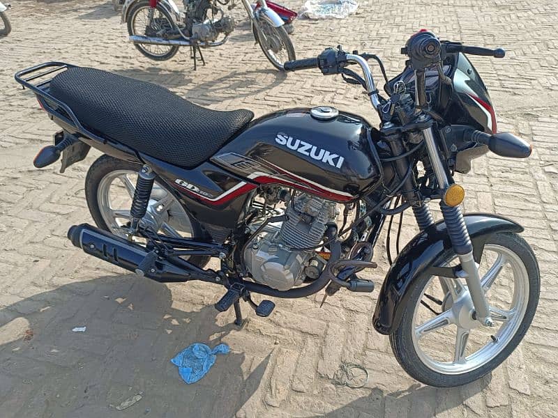 Suzuki 110 2nd buyer 10/10 condition black colour 3