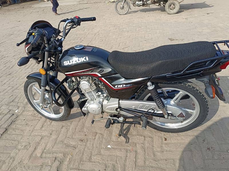 Suzuki 110 2nd buyer 10/10 condition black colour 5