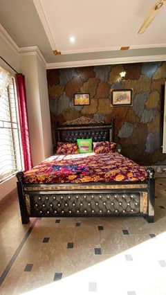 iron bed in perfect condition almost like new