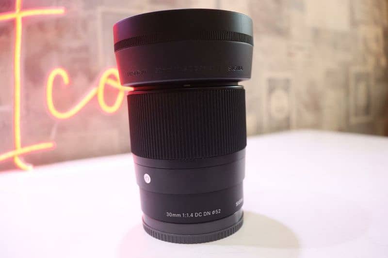 Sigma 30mm F/1.4 DC DN for Sony 4