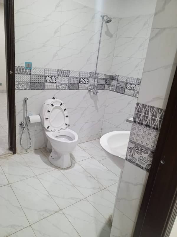 3bed tile flooring Open Basement available for rent in G9 3