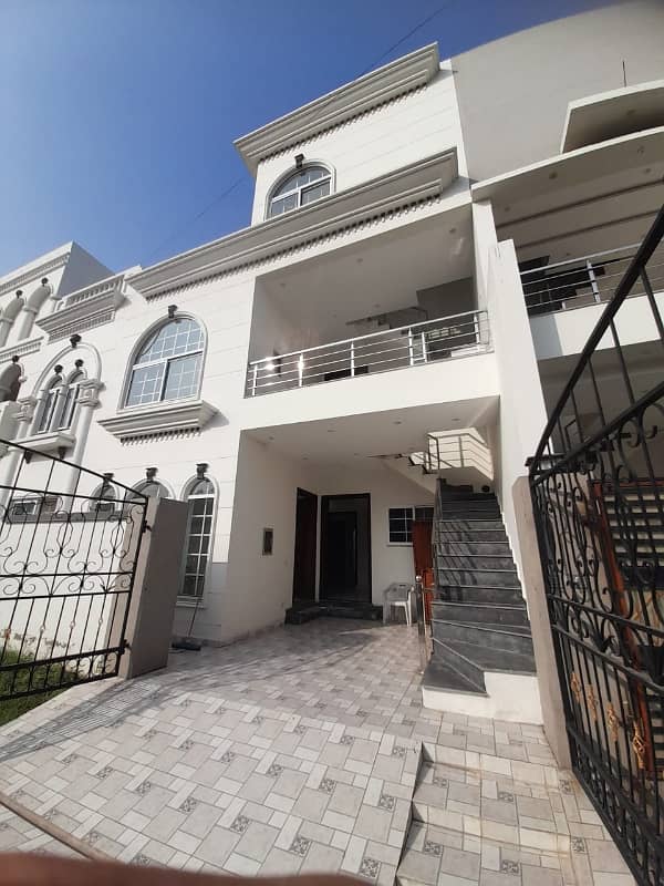 5 MARLA BRAND NEW HOUSE FOR SALE IN NASHEMAN IQBAL PHASE 2 BLOCK A2 0