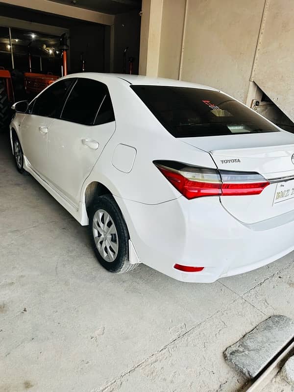 Toyota Corolla GLI 2018 (SPECIAL EDITION) footbari wali 3