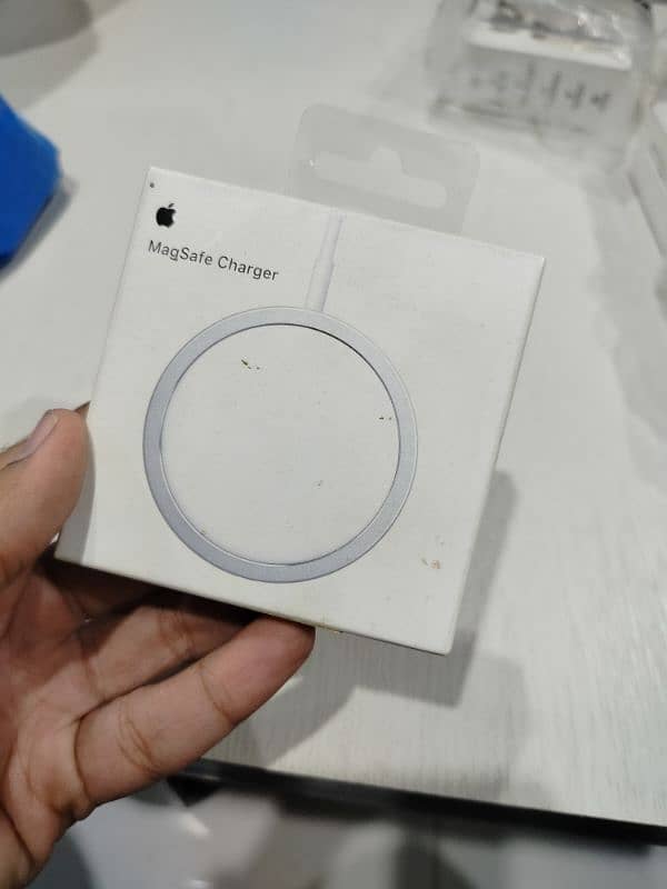 Original apple magsafe wireless charger 0