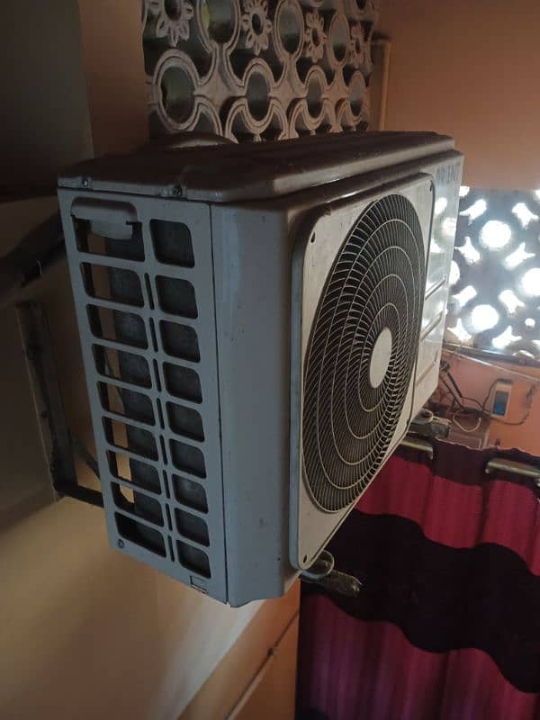 Split AC. Good Condition 3