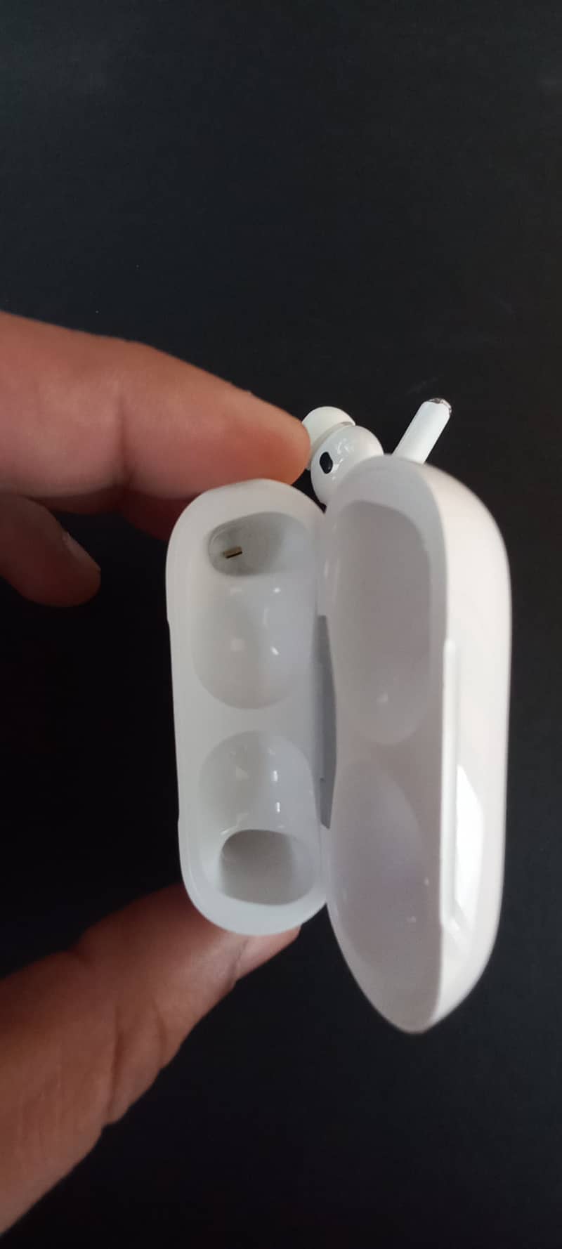 AirPods Pro in Mint Condition for Sale ORGINAL Apple 5