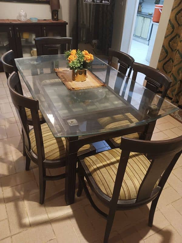 6 seater dining table available 0