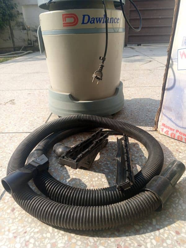 Dawlance Dry and Wet Vacuum cleaner 2