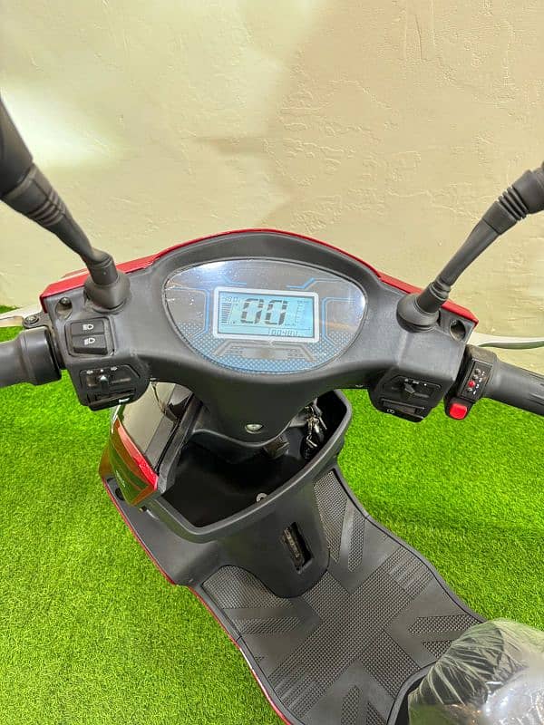 Electric Scooty Spark in Resonable Price New Zero Meter 7