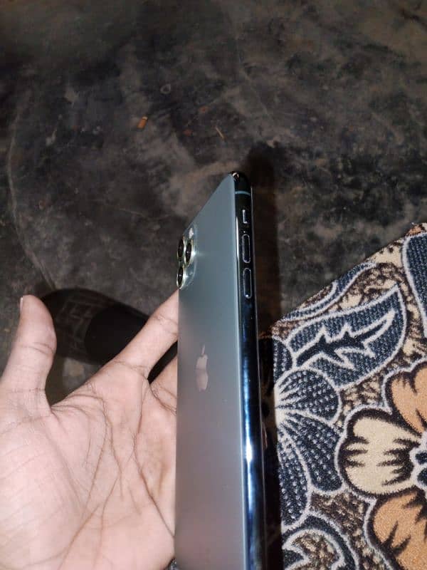 Iphone 11 pro max 256gb for sall good condition not pta 5