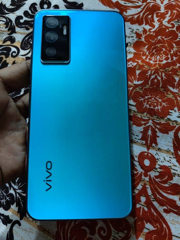 vivo v23e 8+128 gb in good condition with complete box 0