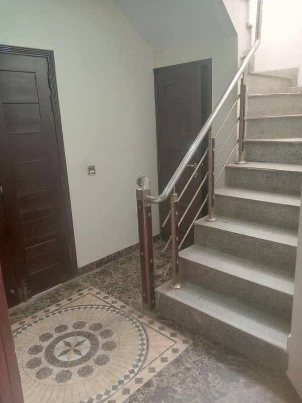 10 Marla House For Rent in Bahria Town Lahore. 16