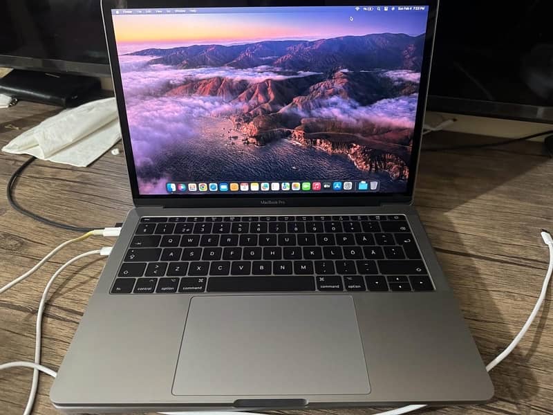 Apple MacBook Pro 2017 13 Inch 0