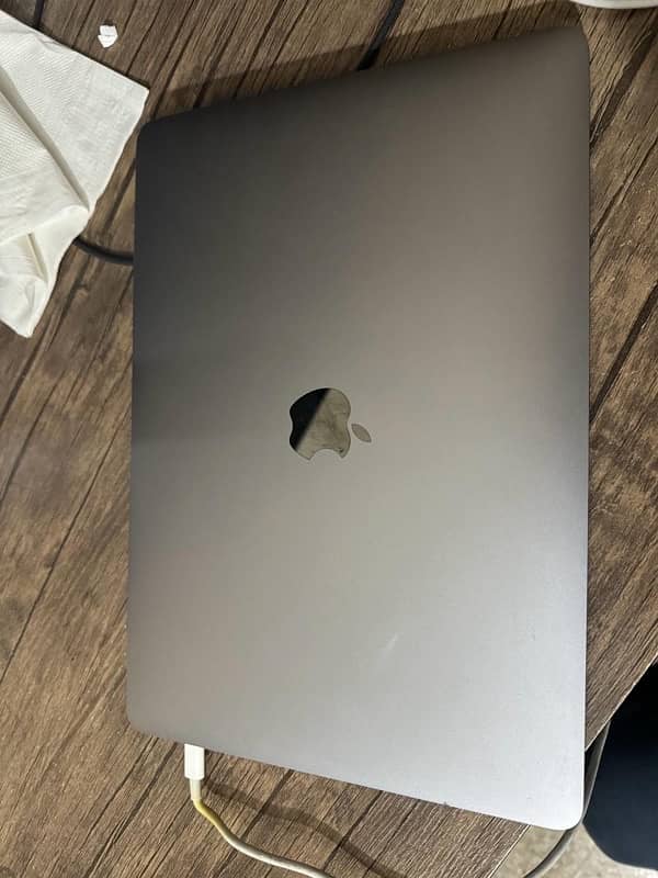 Apple MacBook Pro 2017 13 Inch 1