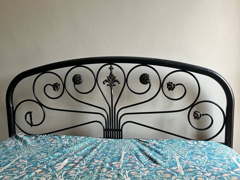 Rod iron bed - Queen size bed 0