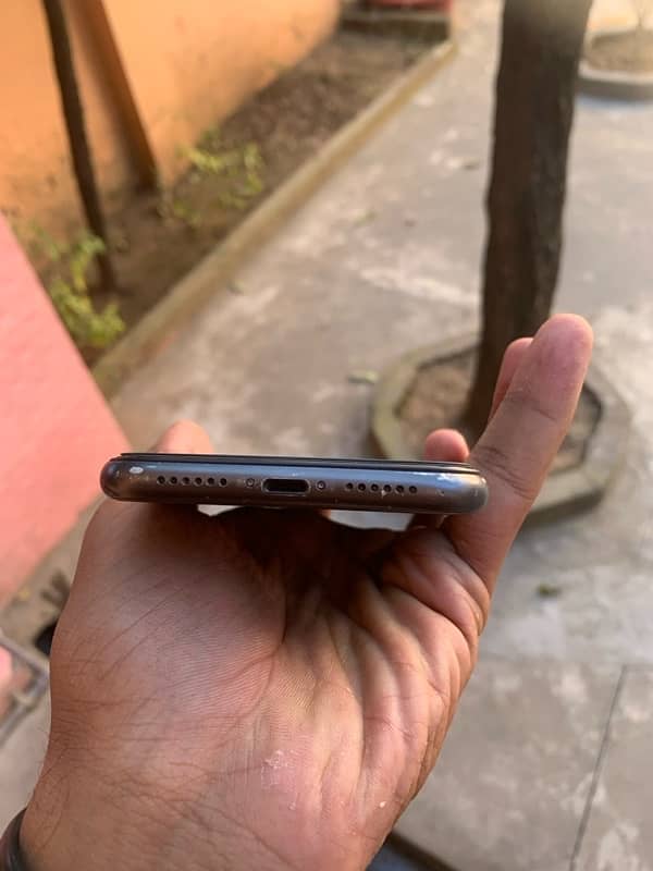 iPhone 11 64GB NON PTA 11