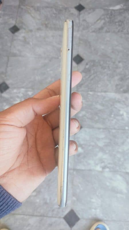 Samsung Galaxy A70 in good condition 1