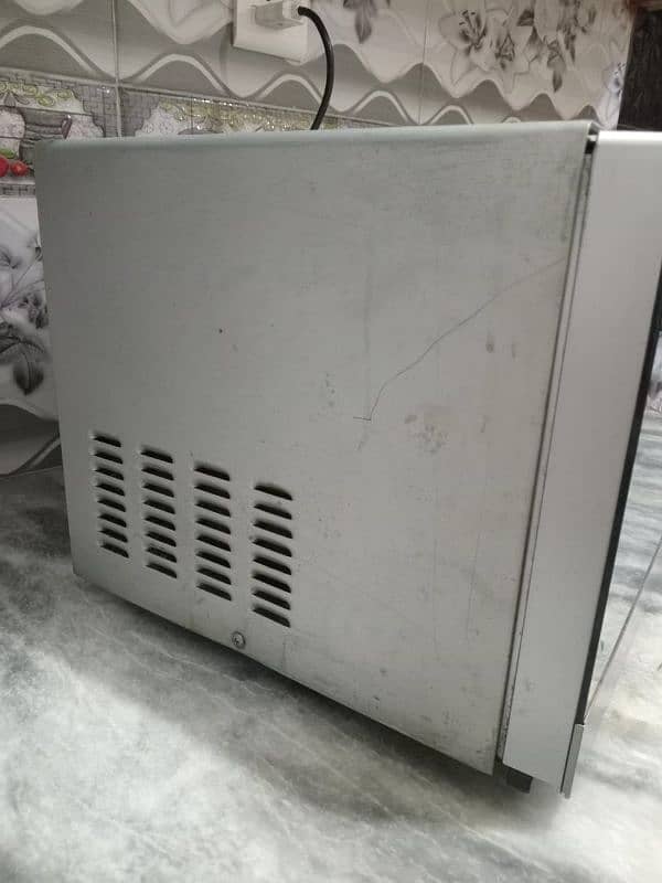 Microwave oven 23 L 10