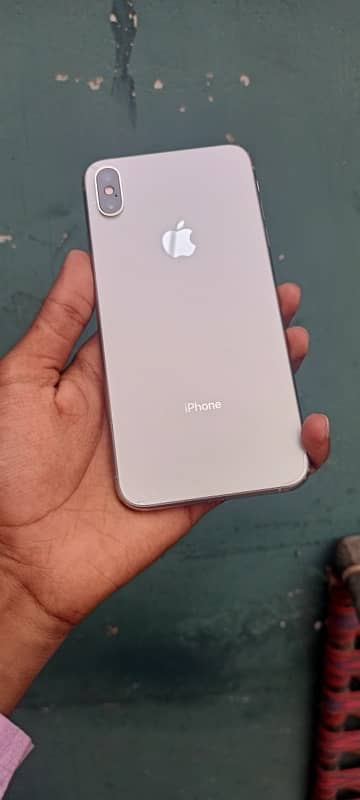 iphone xs max. contact no call & wtsp 03121424450. urgent sale. 10