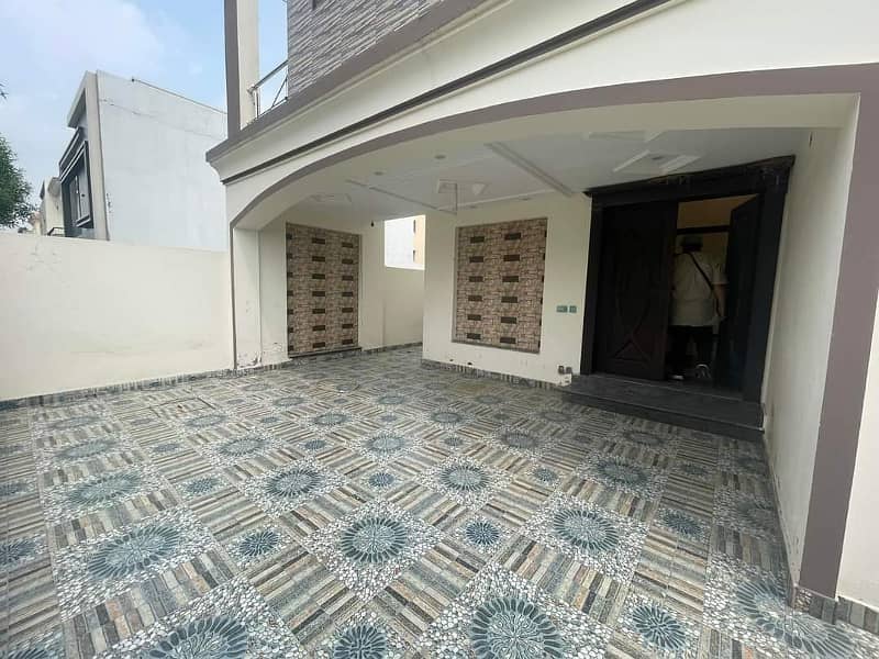 10 Marla Upper Portion For Rent in Bahria Town Lahore. 0