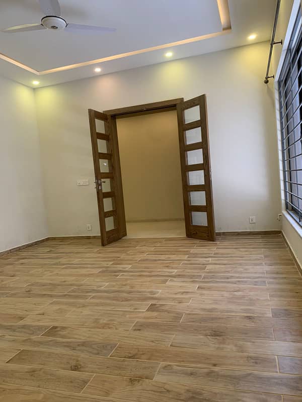 500 Sq Yard Luxury Lower Portion Available For Rent 1