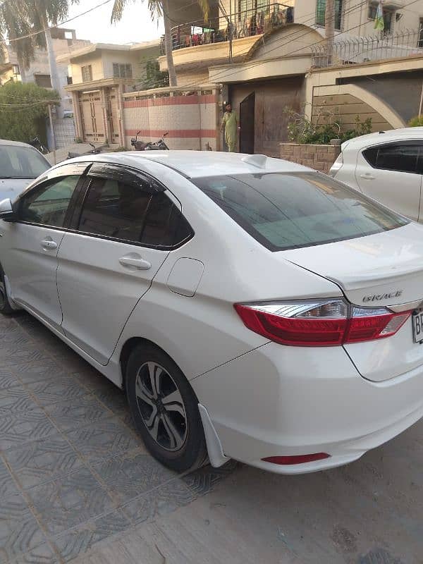 Honda Grace Hybrid 2015 1