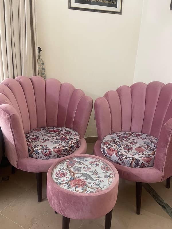 2 COFFEE CHAIRS WITH TABLE 1