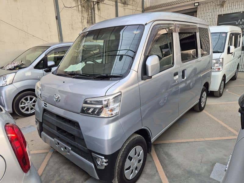 Daihatsu Hijet 2020 1