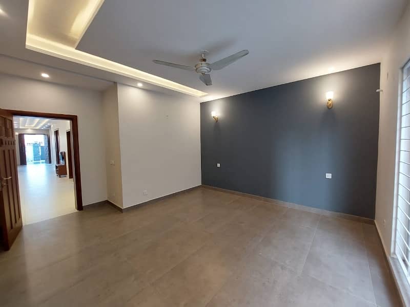 Good 1 Kanal House For sale In Bahria Town - Sector C 1