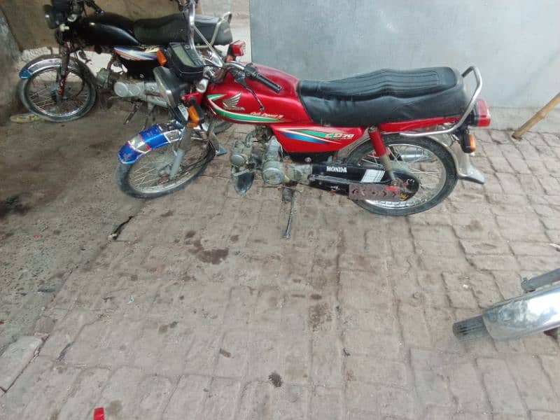 Honda 2016 modl ha enjn ok kio be Kam nhi hony wala 1