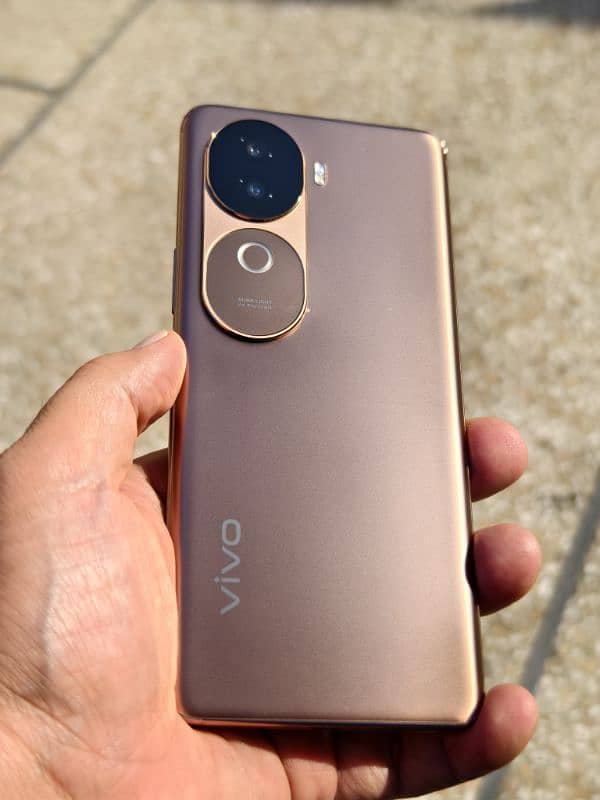 Vivo V40e 8/256 Bronze 3