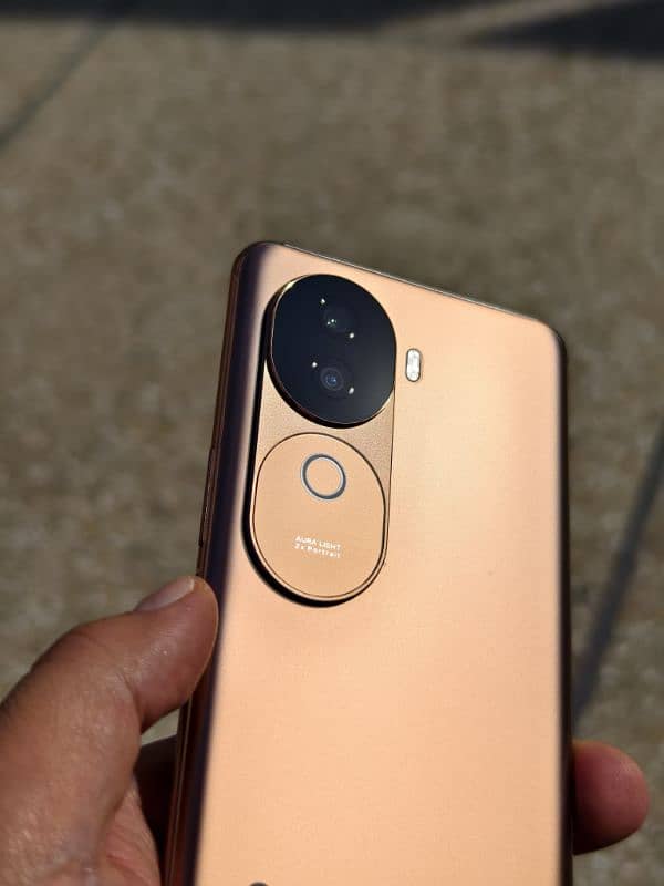 Vivo V40e 8/256 Bronze 4