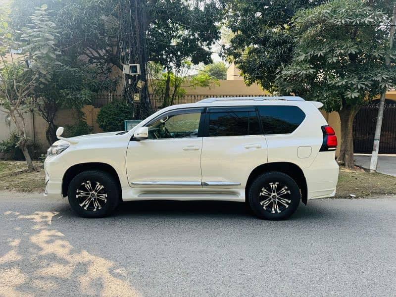 Toyota Prado TX Sunroof 5 Seats 4