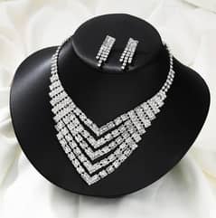 Beautiful Luxury Shiny Necklace with Ear Rings