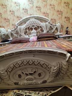 king size bed,deco paint white n gold color,chenuti design ,only bed