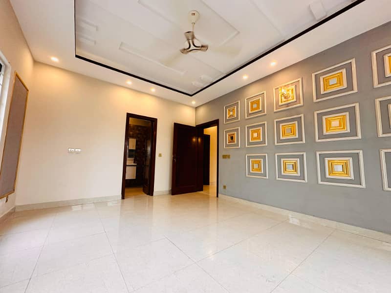 1 KANAL MODERN DESIGN BASMENT HOUSE FOR SALE DHA Phase 7 LAHORE 4