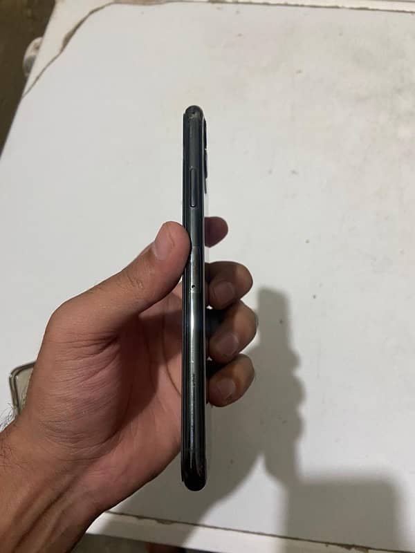 iphone 11pro max 64gb pta proved 6