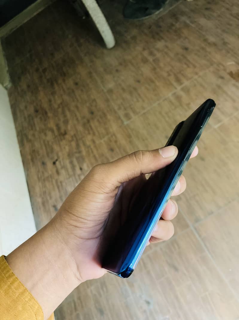 vivo v15 popup camera(8/256GB)(10/10)With box charger. Price final h 10