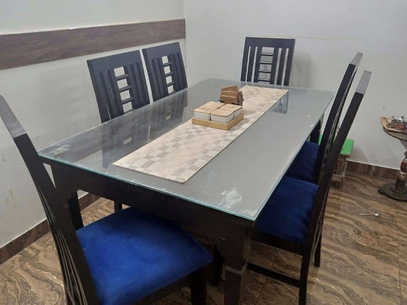 dining table available 0