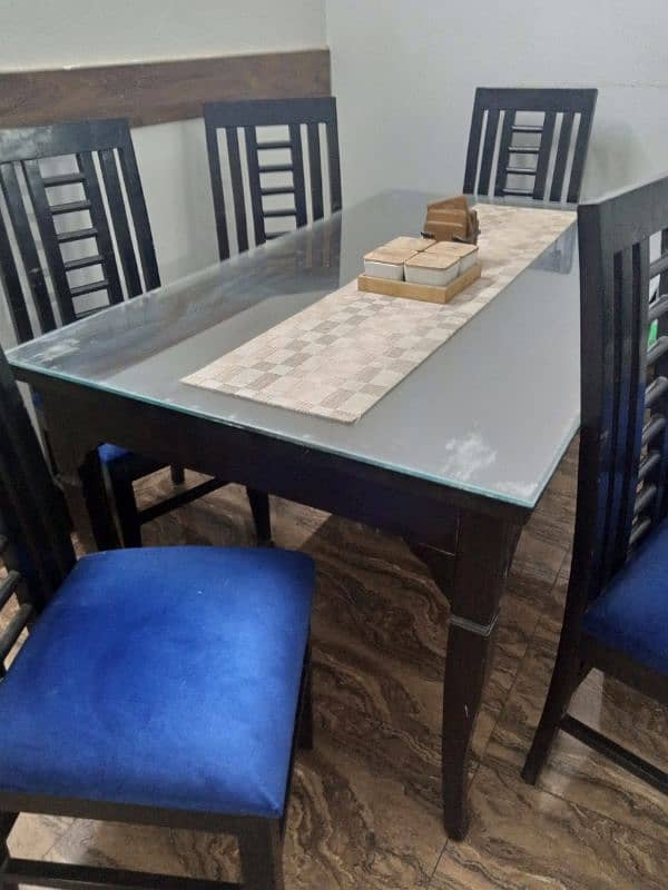 dining table available 3