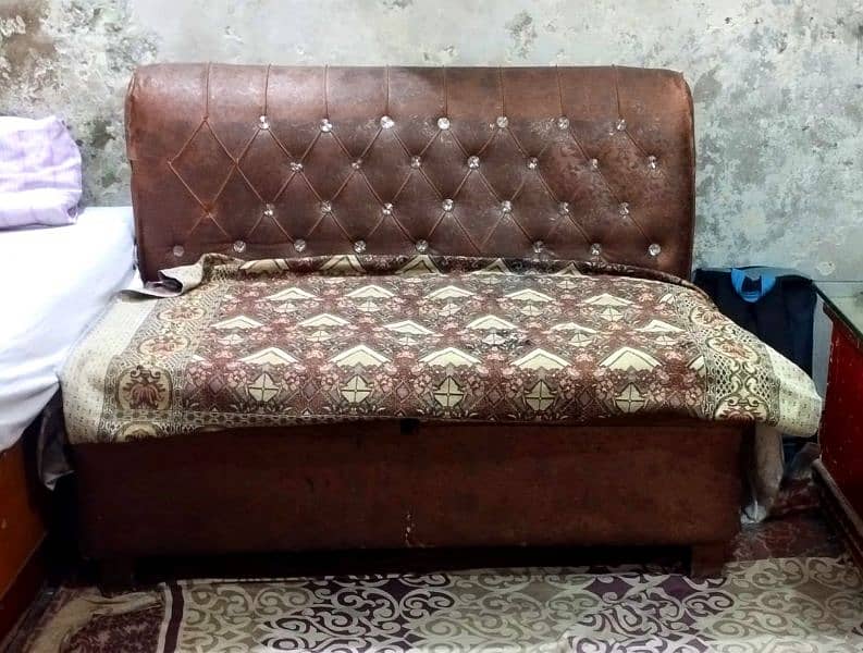 leather poshish 2seated sofa 0