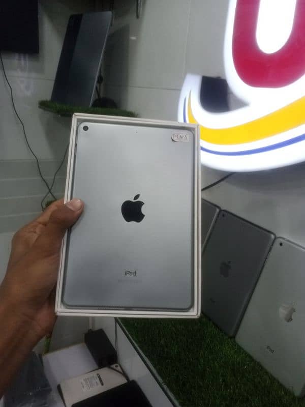 ipad mini 5 64gb with box condition 10by10 0