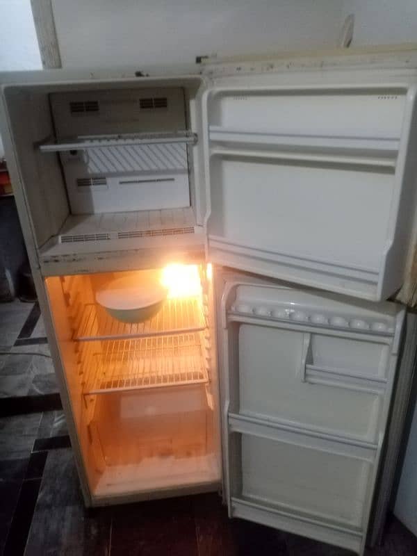 DAWLANCE Fridge For Sale 2