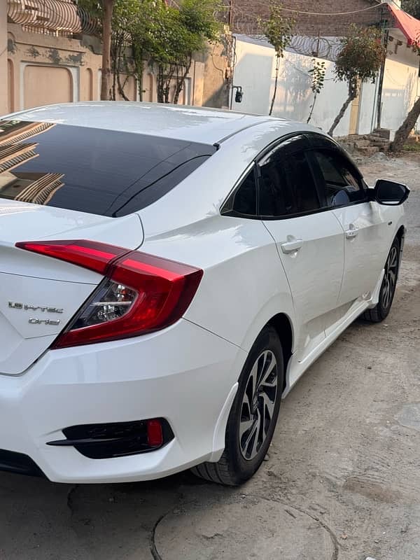 Honda Civic Oriel 2018 4