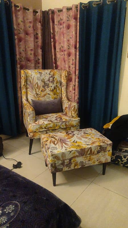 floral chair with ottoman 1