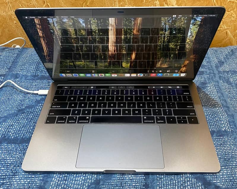 Macbook Pro 13 inch 2018, core i5 Quad Core, Complete box 0