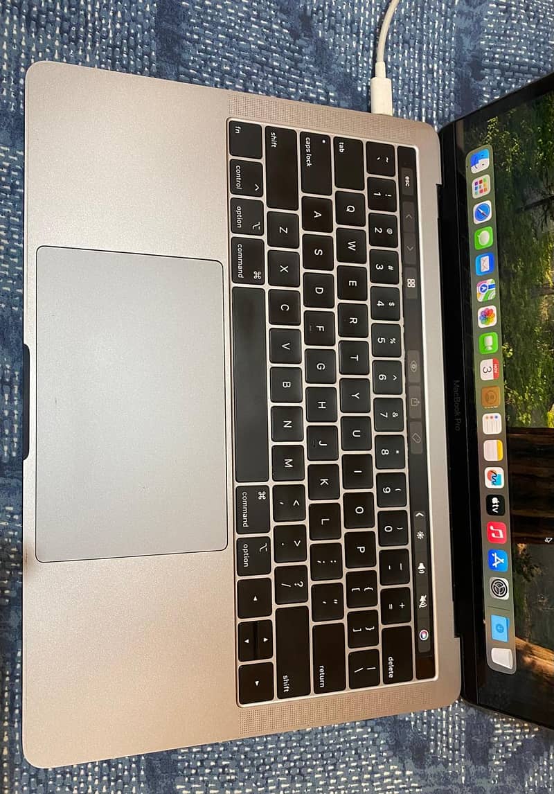 Macbook Pro 13 inch 2018, core i5 Quad Core, Complete box 2